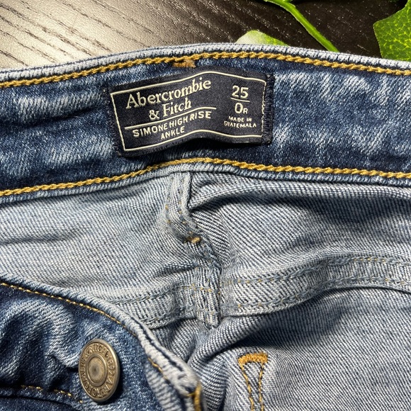 Jeans - Picture 2 of 4